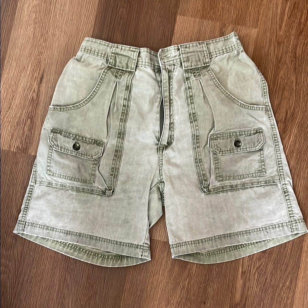 Green Cargo Shorts with Elastic Waistband and Relaxed Fit